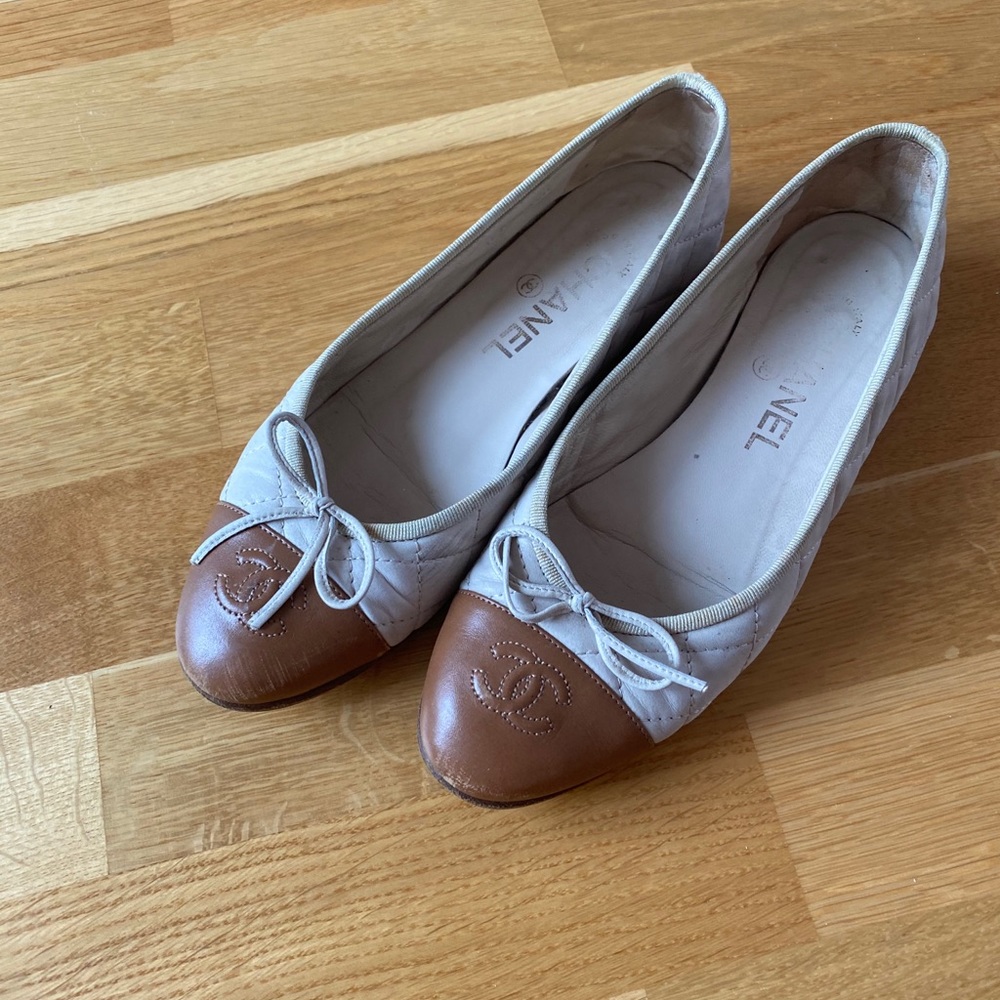 authentic Chanel  Quilted Leather CC Bow Ballet Flats two tone shoes